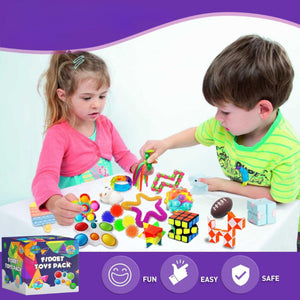 Děti s balíčkem fidget hraček – zábavné a snadno použitelné